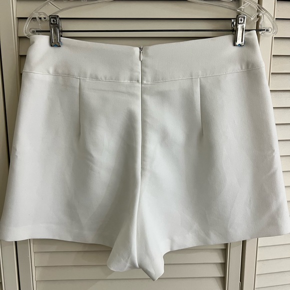 High waisted white shorts - Picture 2 of 3